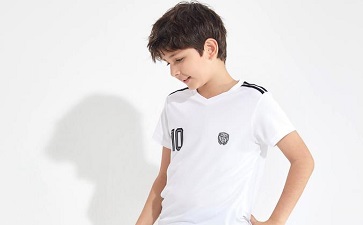 姓吴男孩五行缺木起名字