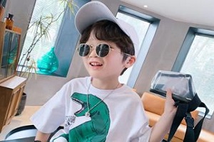 姓杨男孩五行缺金起名字